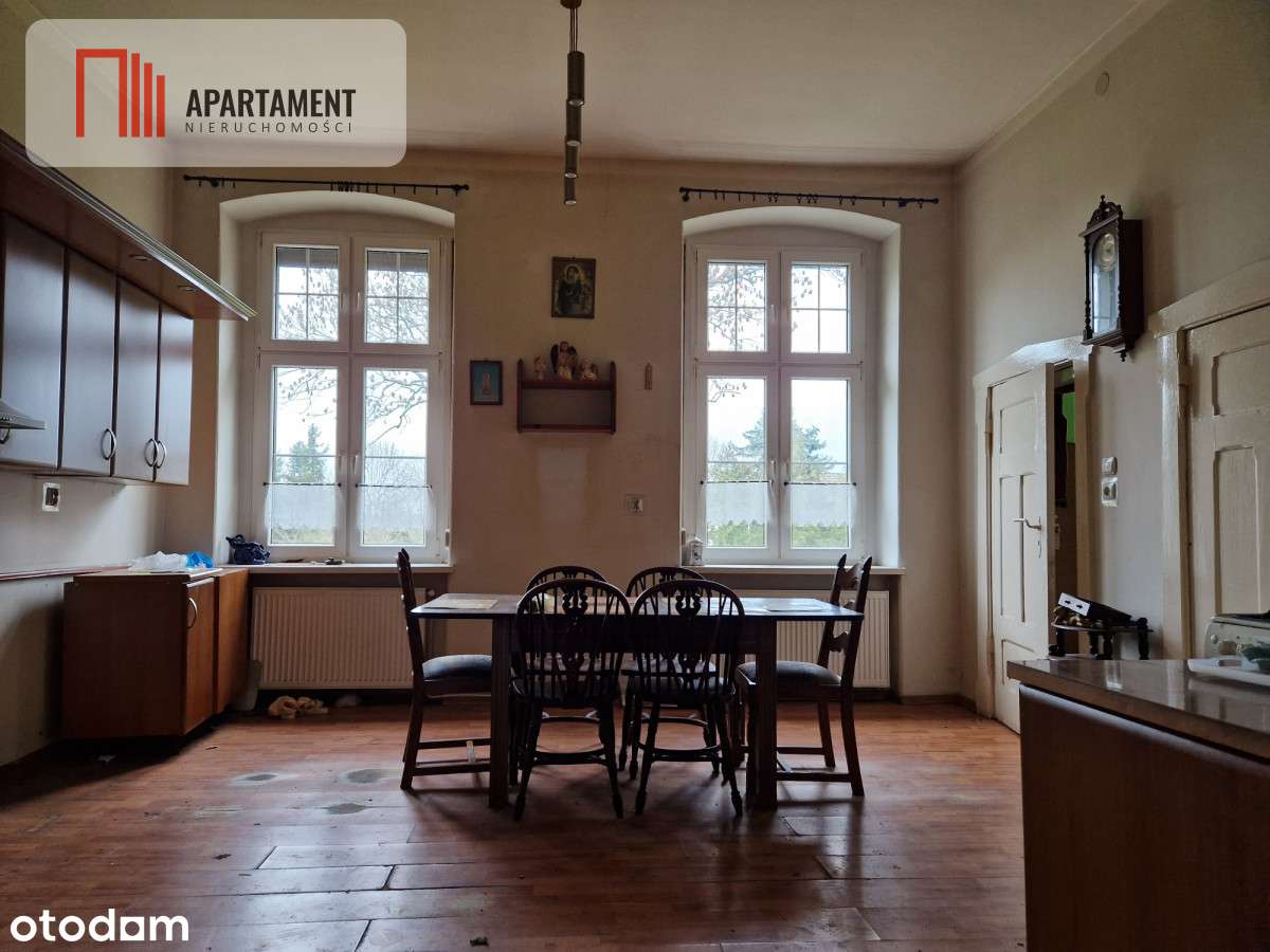 Dom w stylu dworkowym z dużą działką-12