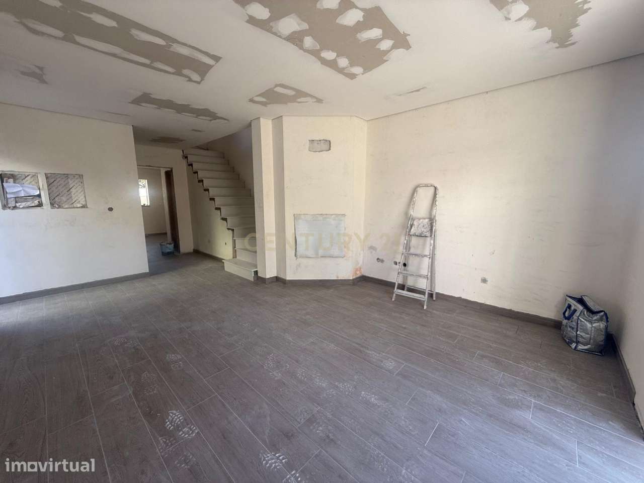 Quinta do Conde - moradia geminada nova de 4 assoalhadas  c/ garagem - Grande imagem: 3/17