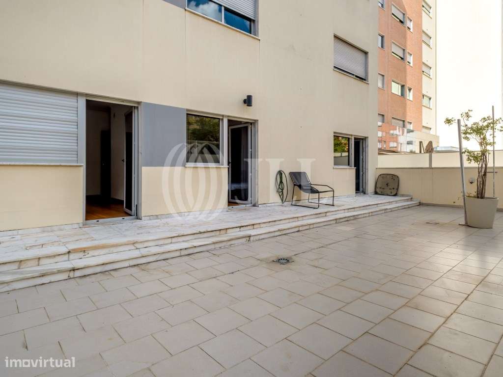 Apartamento T4, com terraço e estacionamento, em Lisboa-26