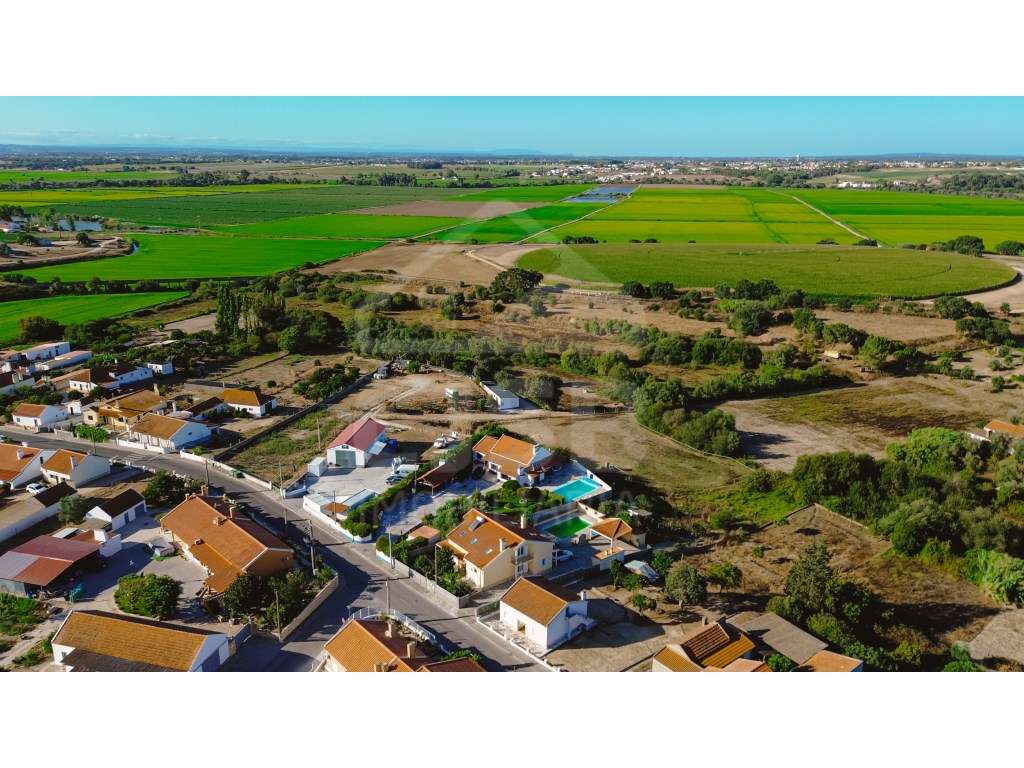 Moradia T4 com piscina na Barrosa - 4km de Benavente-37