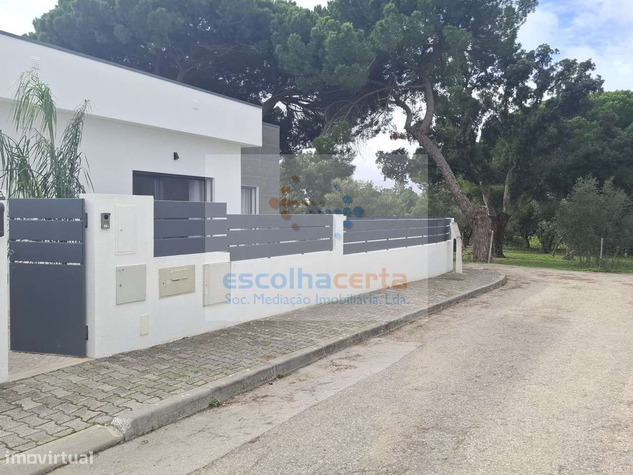 Oportunidade Excelente Moradia Térrea T4 Com Piscina de agua salgada-42