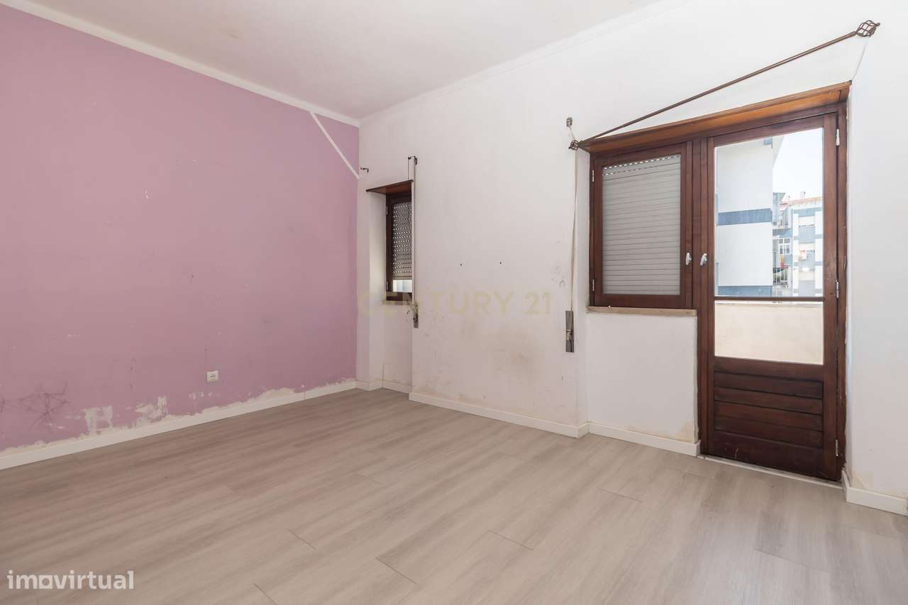 Apartamento de 4 assoalhadas na Amora-13