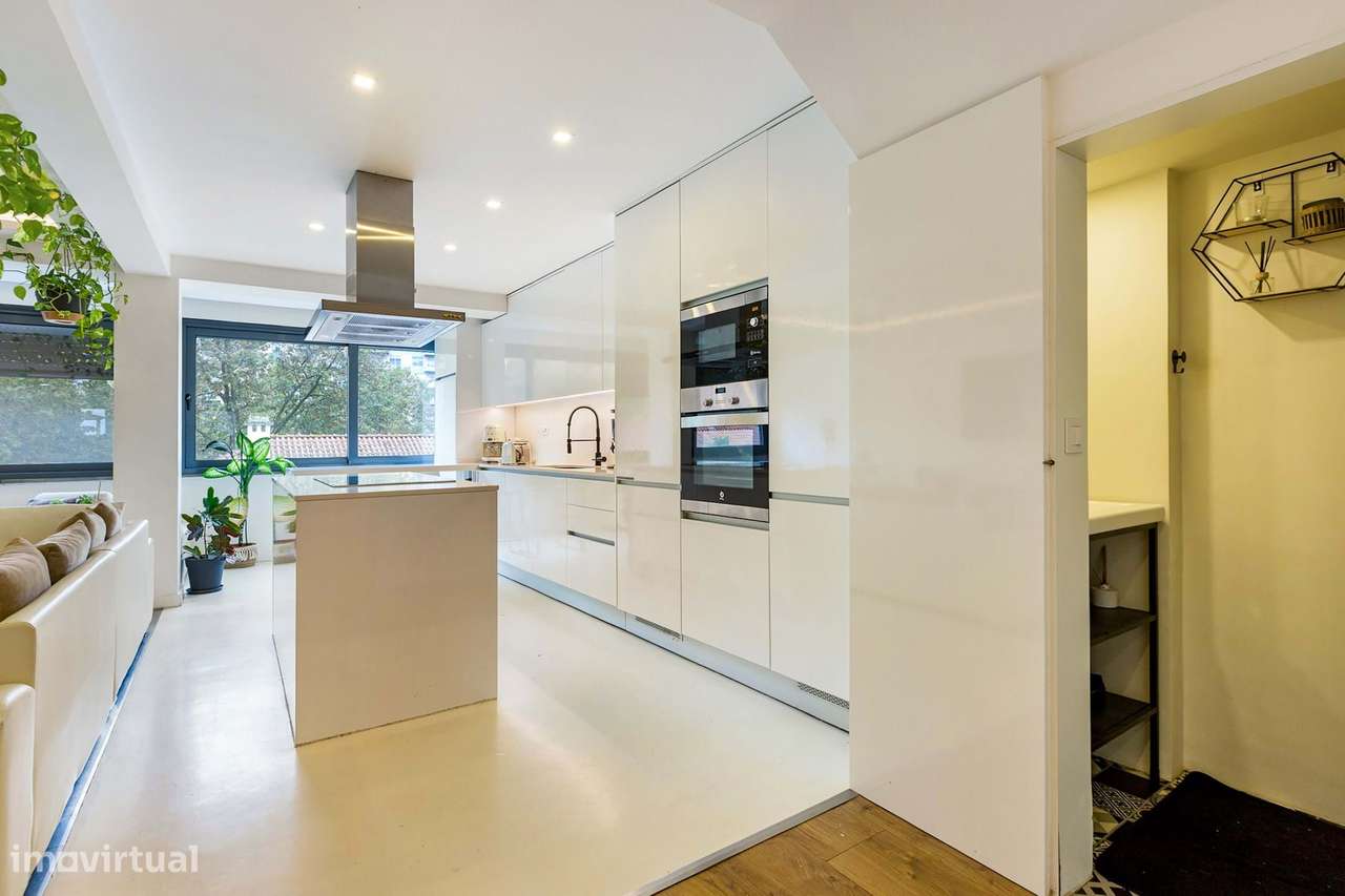 Moradia T4/5 com Piscina no Bairro de Santa Cruz – Benfica, Lisboa-8