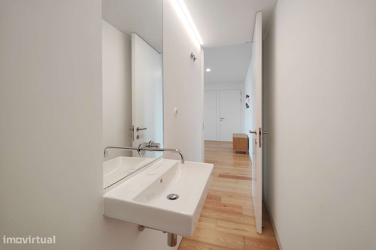 Penthouse T1 · 2 WC · Garagem · Elevador · 300m da Rua Garrett - Grande imagem: 5/22