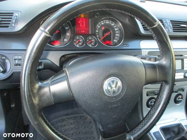 Volkswagen Passat 2.0 FSI Comfortline - 12