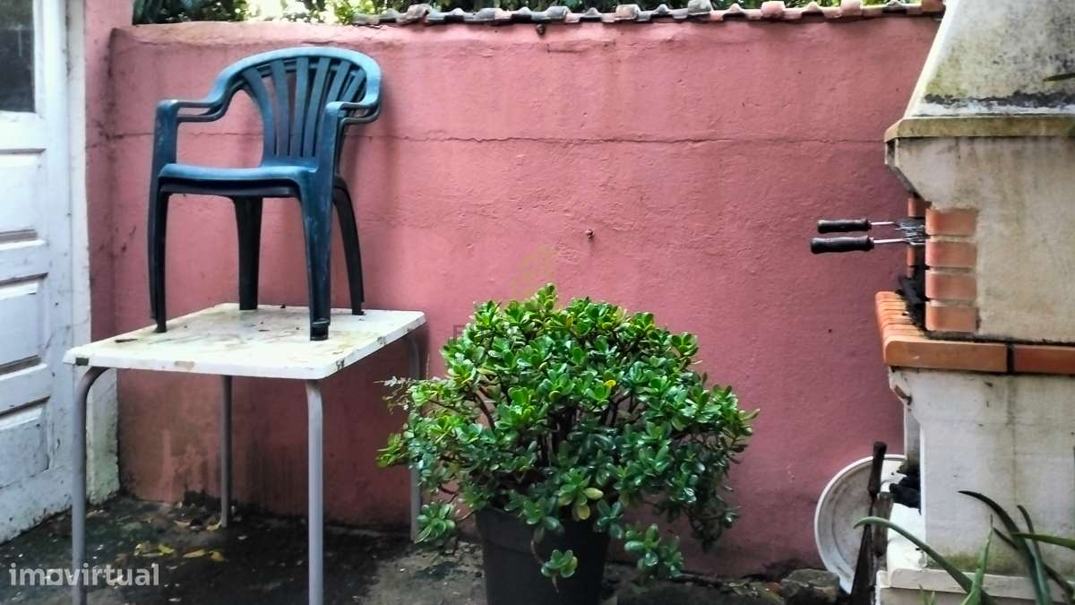 Vende-se Moradia T7 com 2 pisos e logradouro no Cadaval-9