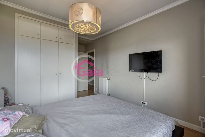 Apartamento T4 Duplex condomínio reservado 2 lugares garagem arrumos-15