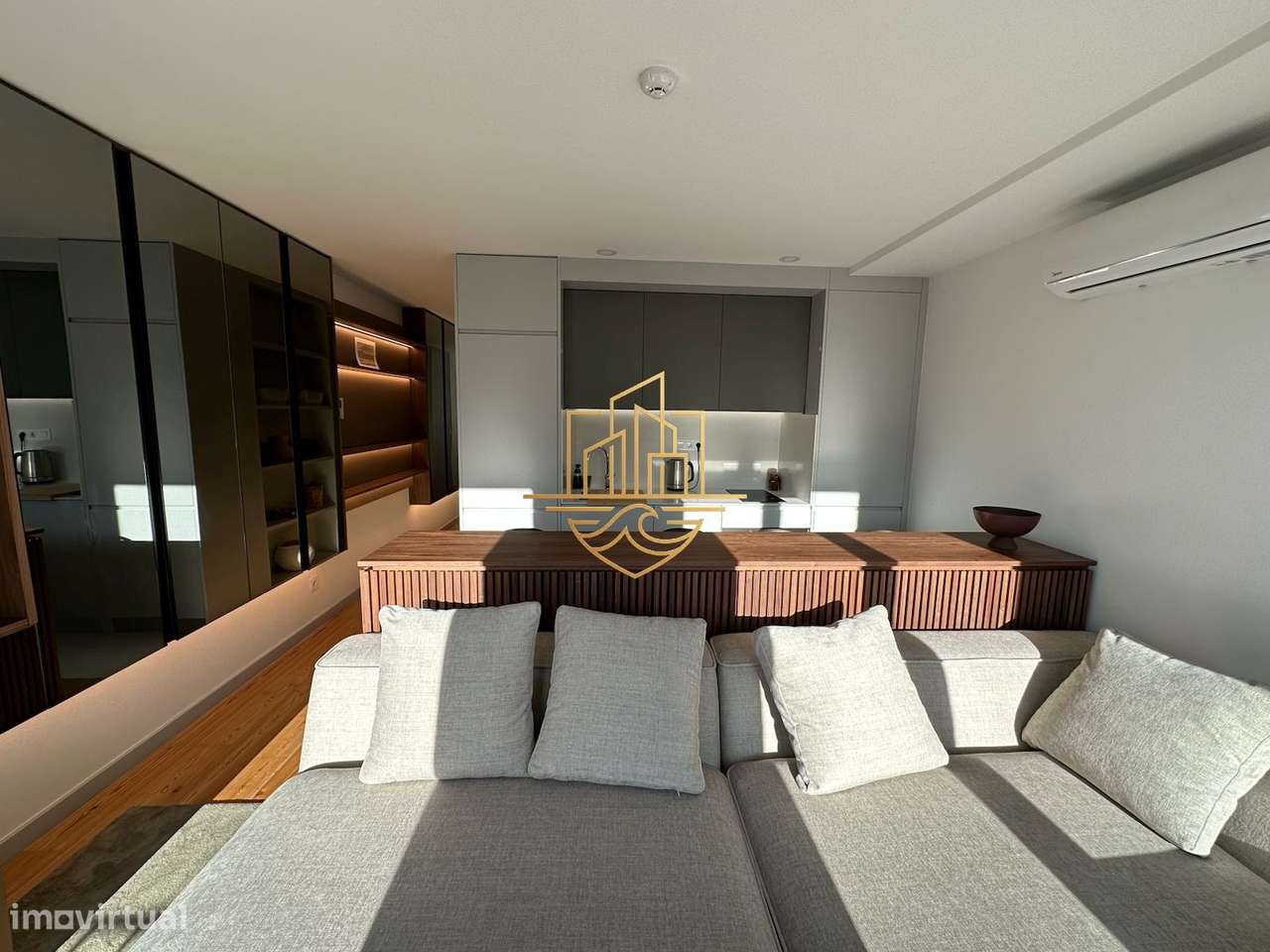 Apartamento T0+1 Turnkey Premium com Garagem e Duas Varandas — Centro-21