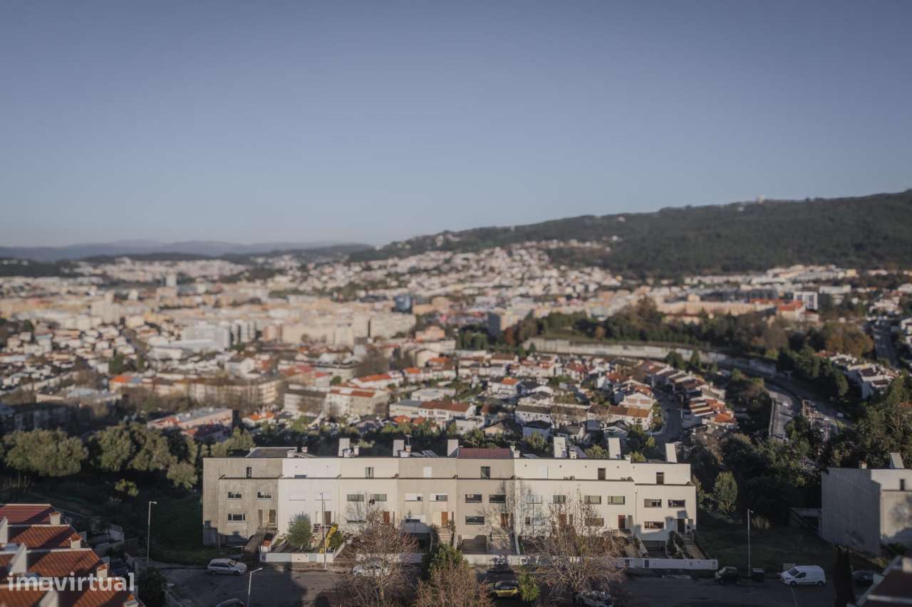 Moradia T4 com jardim e garagem dupla a 6 min do centro de Braga - Grande imagem: 2/42