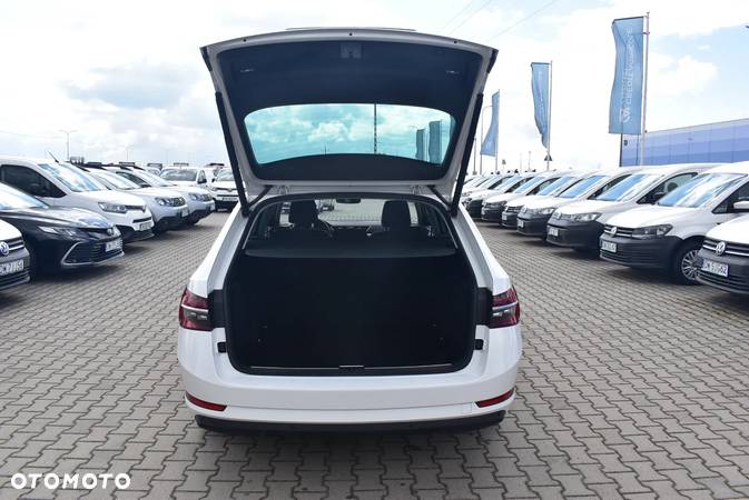 Skoda Superb 2.0 TDI SCR Ambition DSG - 14