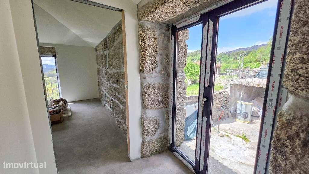 Moradia Ind. V4 p/ concluir c/ piscina - Pinheiro-5