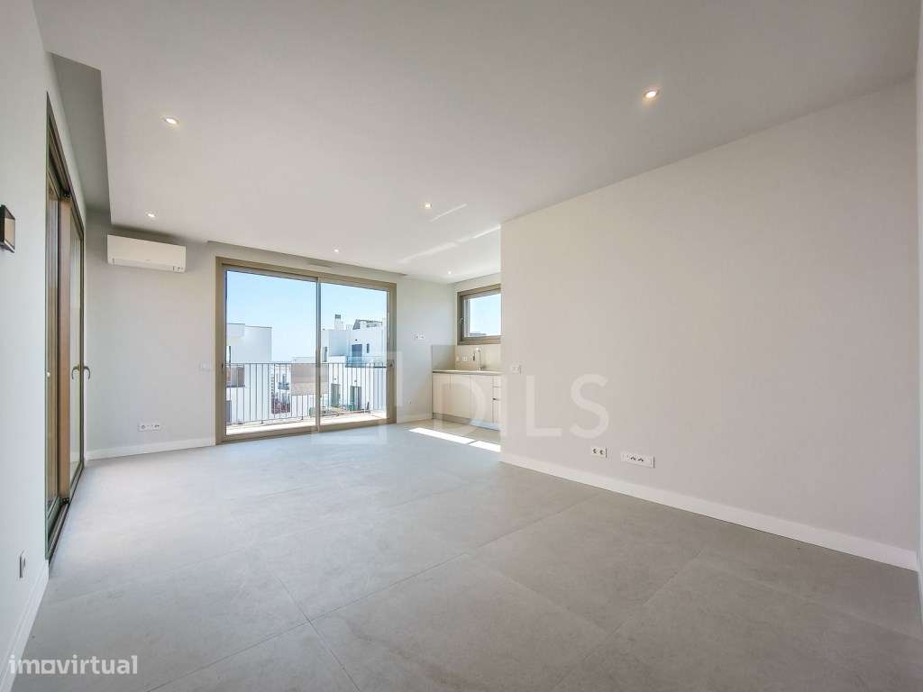 Apartamento T2 com varanda, terraço e garagem em Cabanas, Tavira - Grande imagem: 3/57