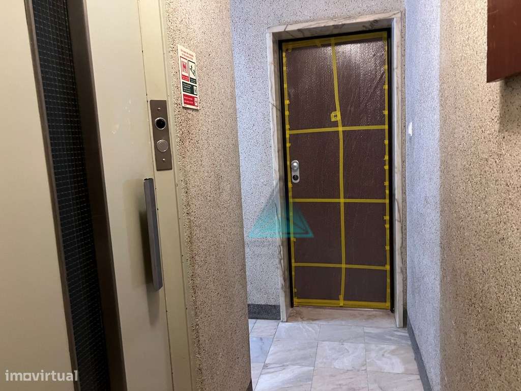 Apartamento T3 em remodelação Cova da Piedade situado num 2º andar ...-19