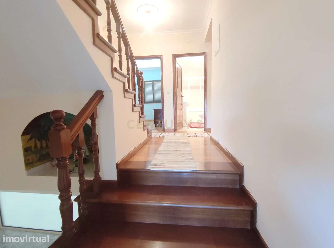 Moradia V5 geminada com terreno a 6kms do centro da cidade de Chaves - Grande imagem: 5/40