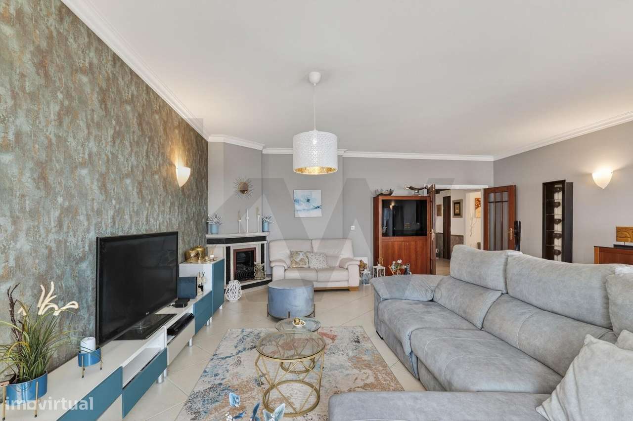 T4 com vista Tejo, duas suítes, quatro varandas e box - Grande imagem: 3/27