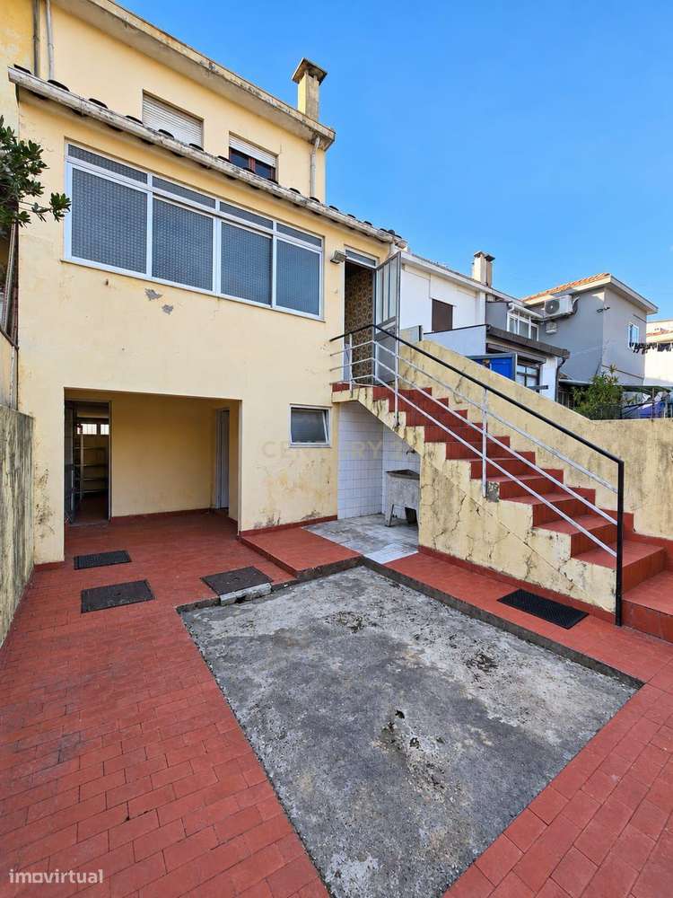 Moradia T3 com garagem, pátio e anexo, em frente ao Pingo Doce da Vend-15