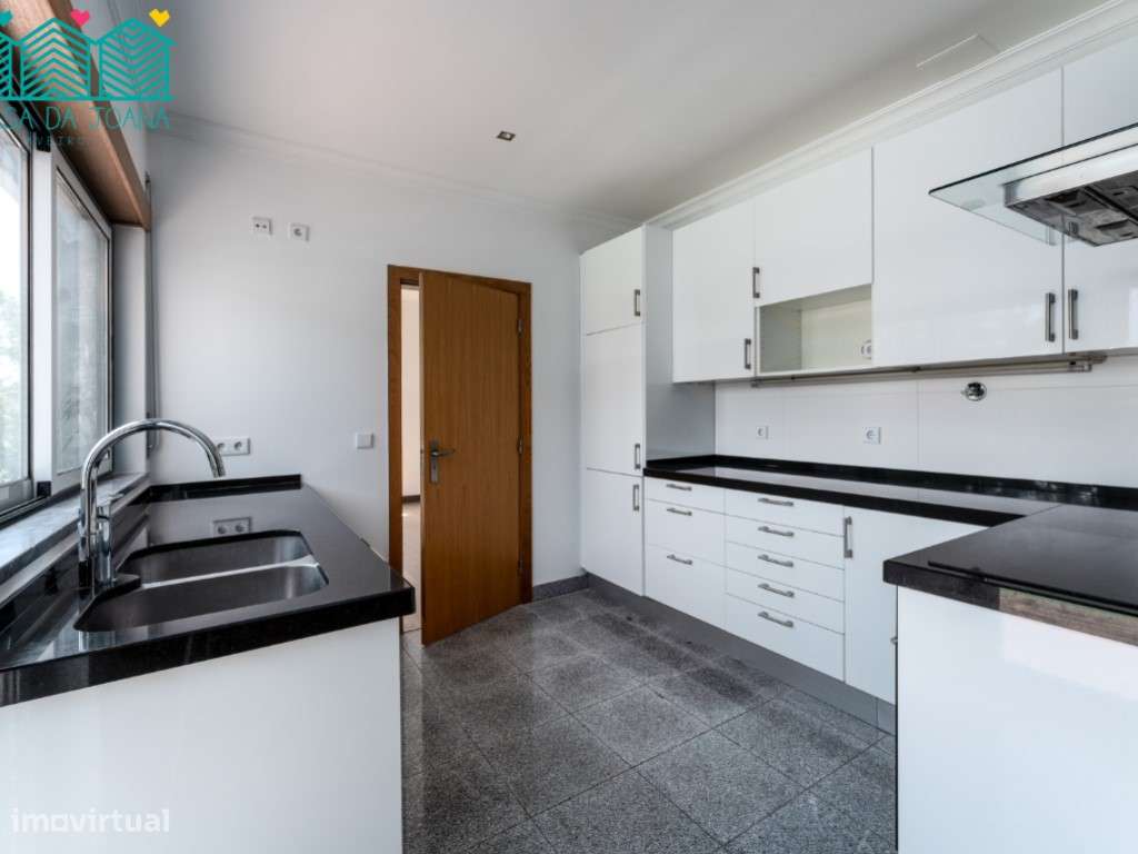 Moradia T5 com Jardim e Garagem em Oeiras-8