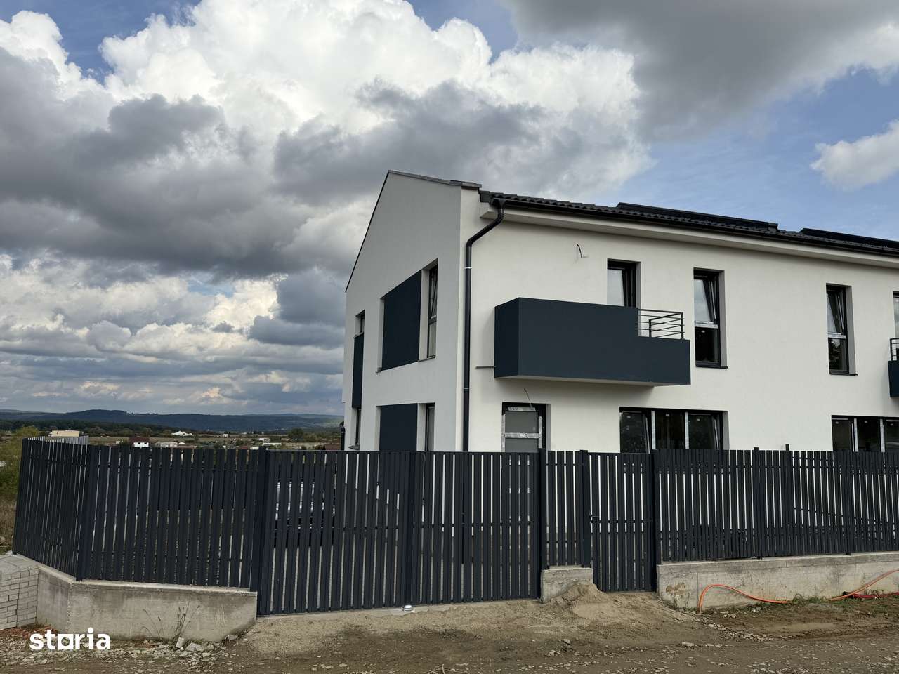 CASA NOUA, PE COLT- cu PIVNITA, POD, 3 Dormitoare- C. Cisnadiei - Imagine principală: 1/10