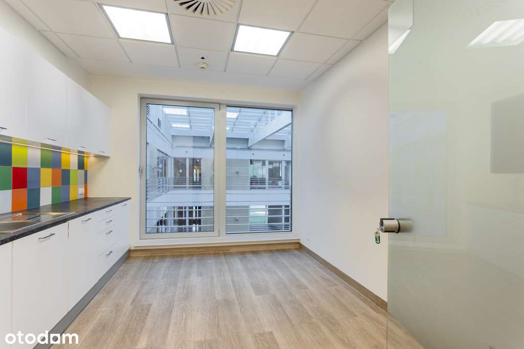 Przestronne biuro na 8 piętrze z pięknym widokiem - Pełny obrazek: 5/13