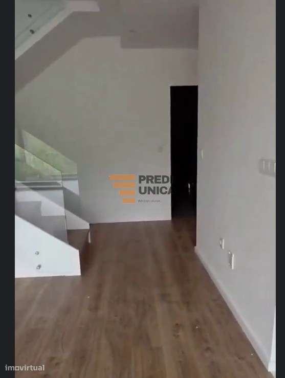 Moradia T3+1  Arquitetura Moderna Oferta ato escritura-20