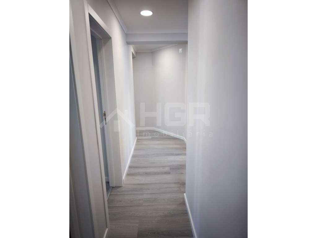 T4 | TOTALMENTE RENOVADO | BOAS ÁREAS | 2 CASAS DE BANHO | AMORA - ...-27