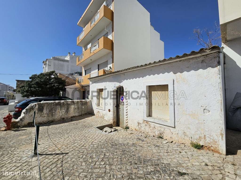 Casa antiga com projeto aprovado para Moradia v3+1 em Loulé - Grande imagem: 3/14