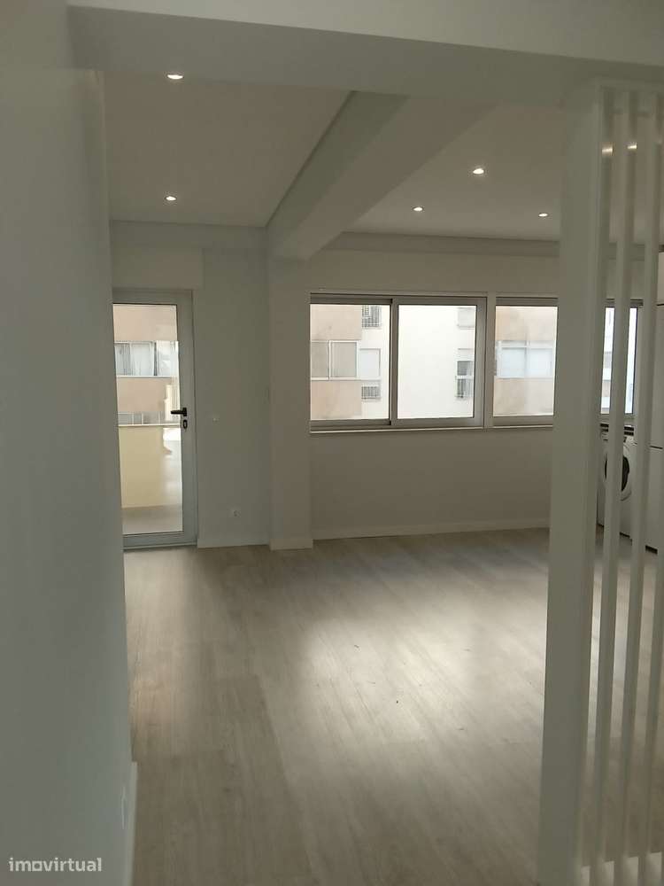 Apartamento T3 totalmente renovado - Baixa de Faro - Grande imagem: 1/46