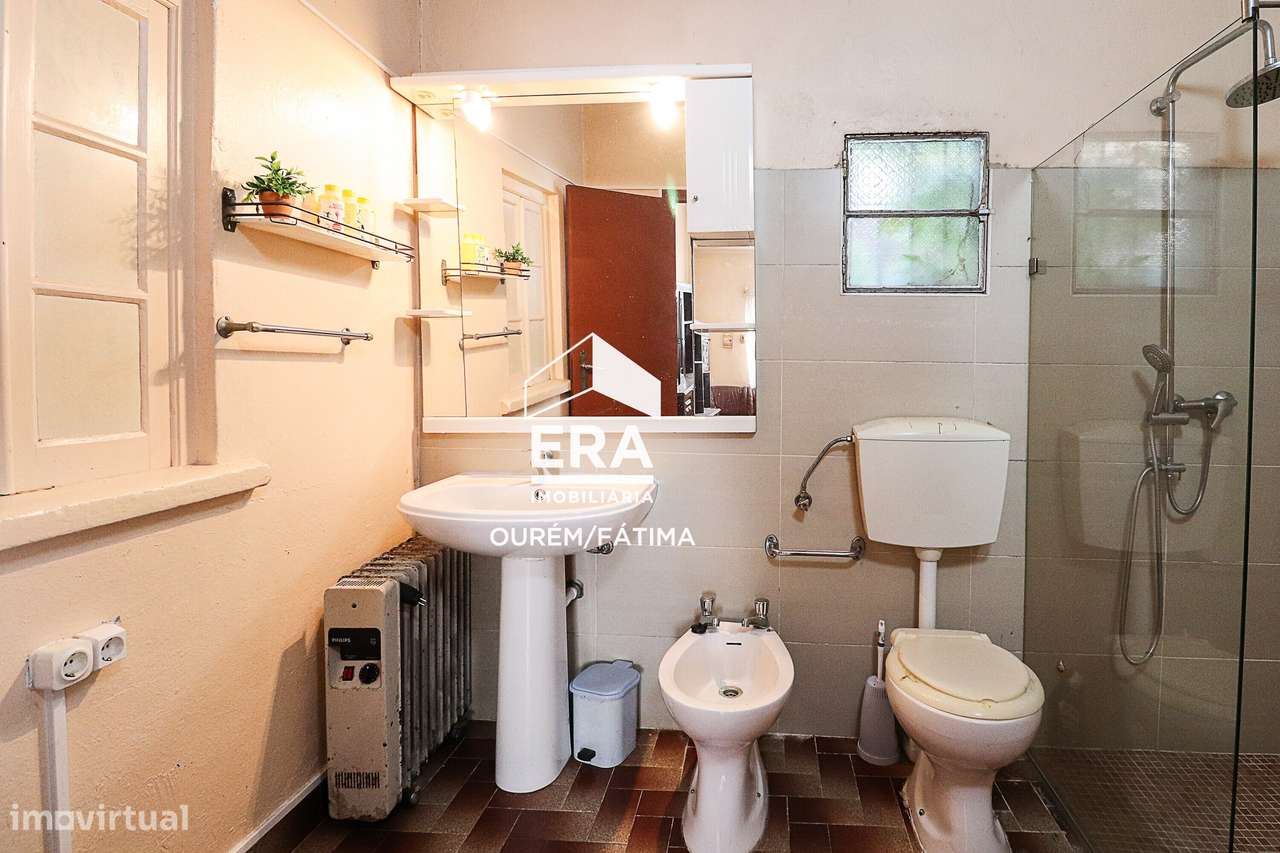 Moradia T3 implantada num terreno com 3.855m2 em Casal Domingos João-7