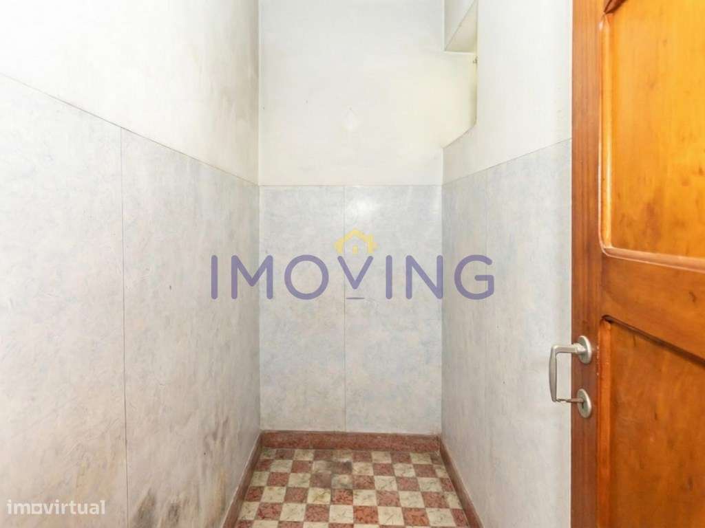 Prédio, moradia e garagens para Investimento-21