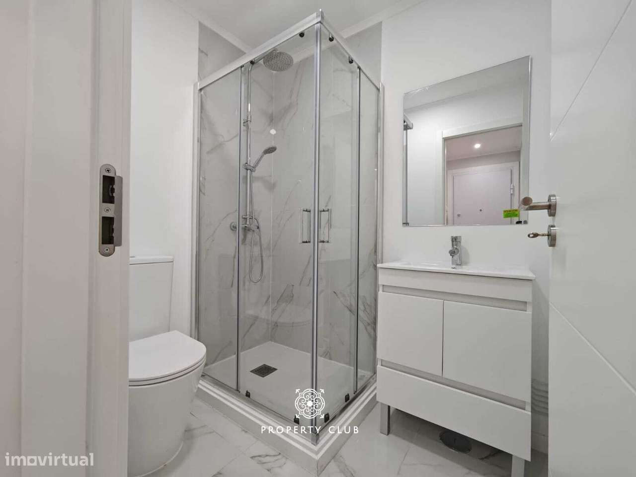 Apartamento T3 em fase de remodelação em Queluz-33