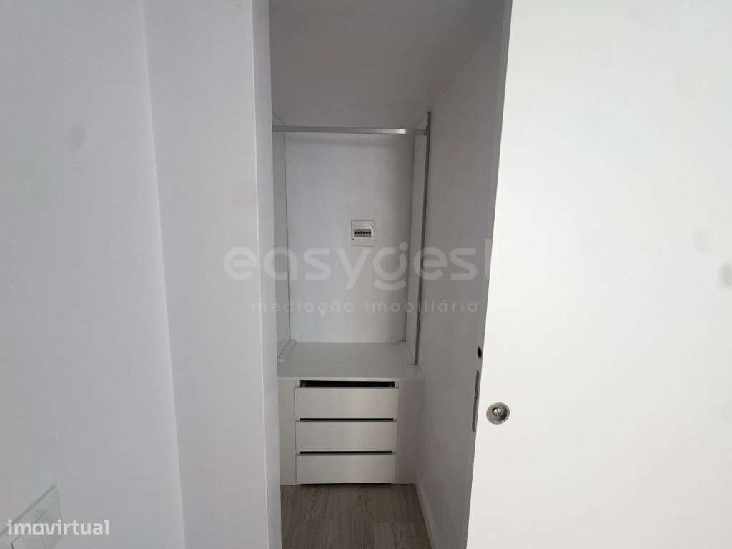 Espetacular Apartamento T3 com logradouro em Amora-10