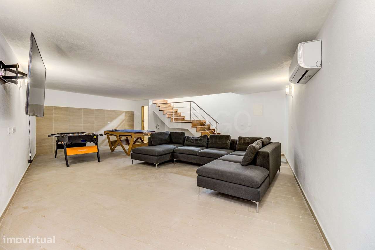Moradia com 170 m², jardim, zona de barbecue e estacionamento para dua-13