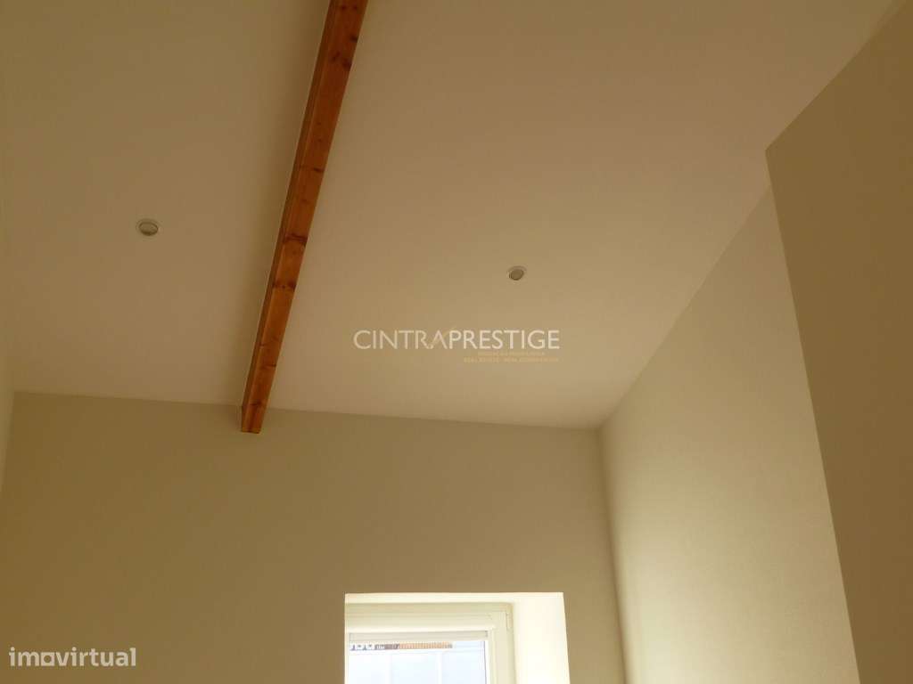 Moradia T2 totalmente recuperada em Almoçageme-15