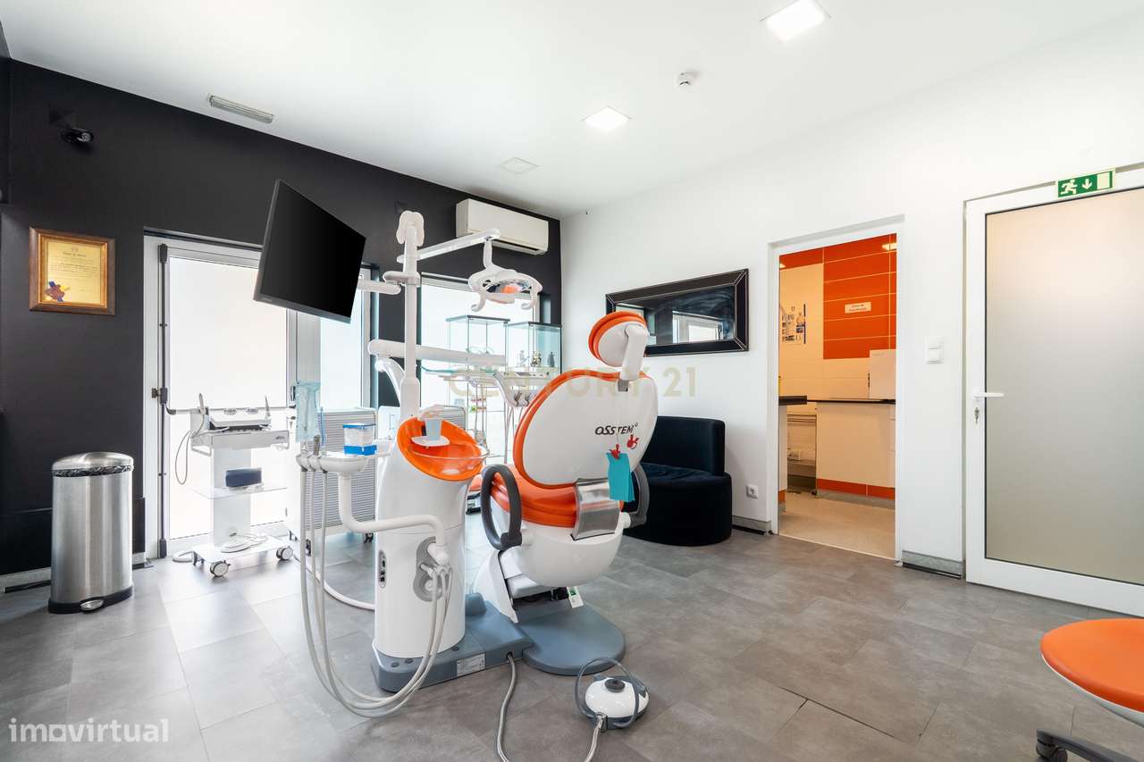 Clínica Dentária Equipada no Centro de Portimão – Oportunidade de Inve - Grande imagem: 4/23