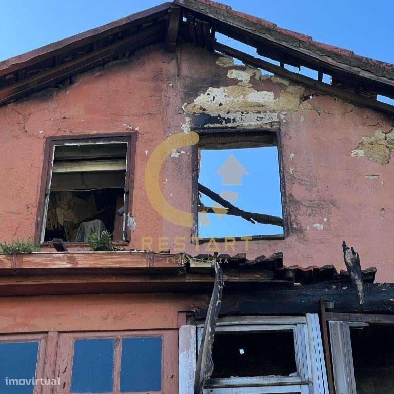 Prédio em Ruína, em Ramalde - Grande imagem: 4/26