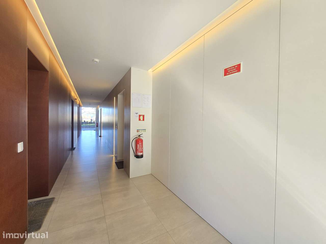 Apartamento T1 com terraço Seminovo.-12