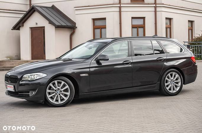 BMW Seria 5 535d Touring Luxury Line - 7