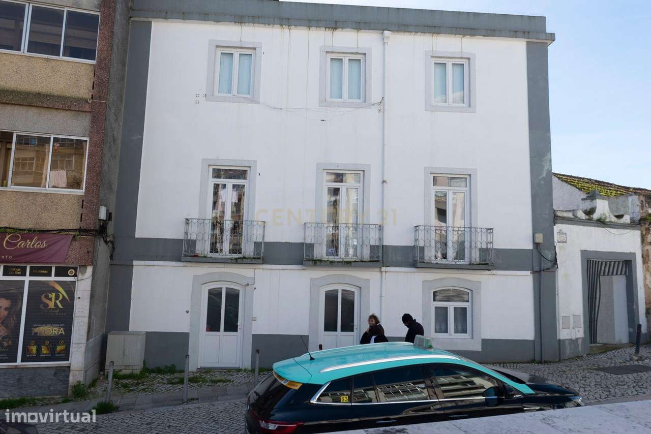 T1 com Vista Cidade em Camarate, arrendado até Maio 2027.-13