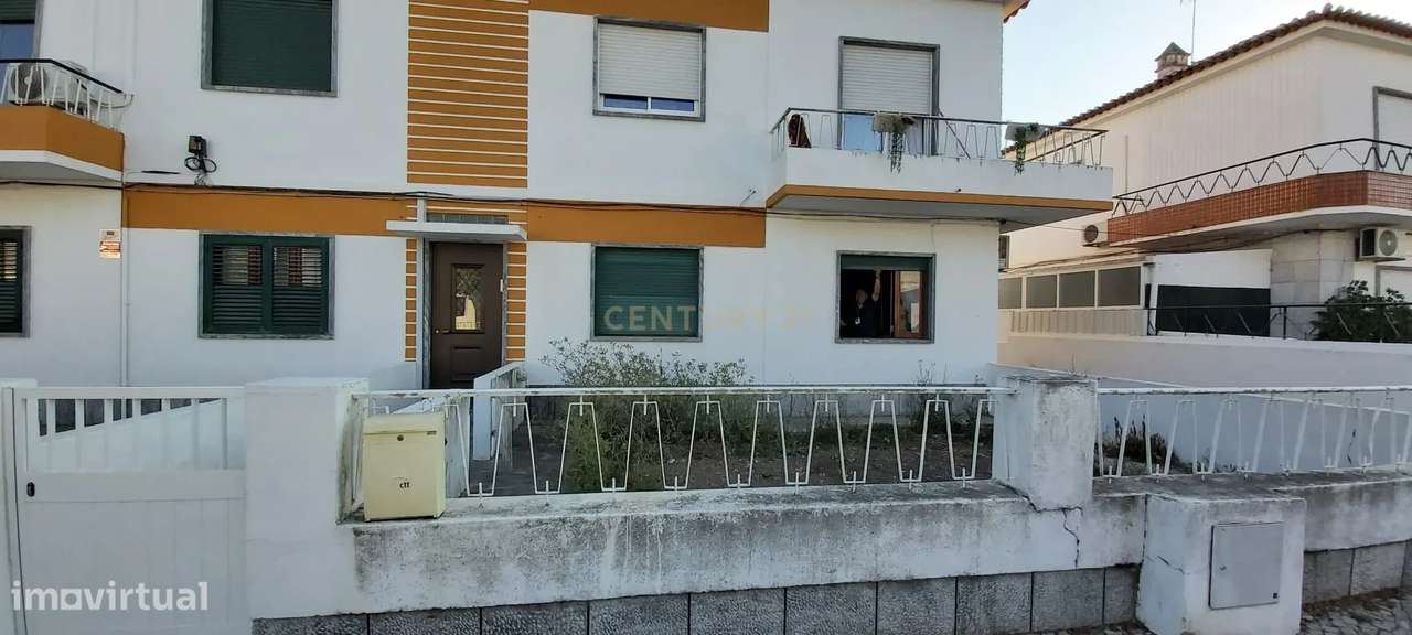 BEJA-ALENTEJO,   Rés-do-Chão com  4 Quartos ,Terraço,  Garagem e espaç - Grande imagem: 4/33