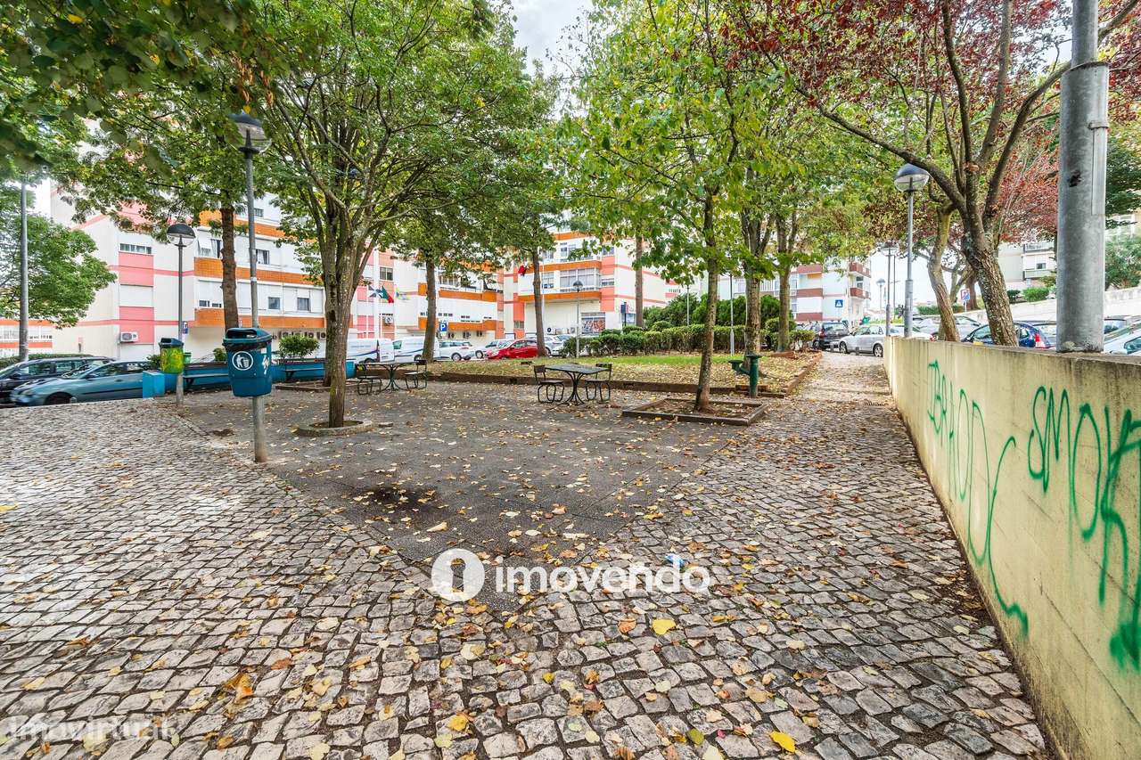 Apartamento T2 com áreas amplas, em Odivelas-41