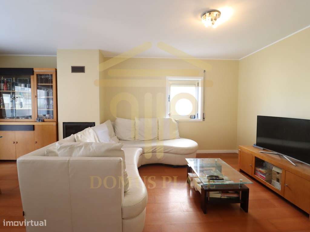 Apartamento T3 no Castelo da Maia com Terraço, 3 Frentes e Lugar de...-14