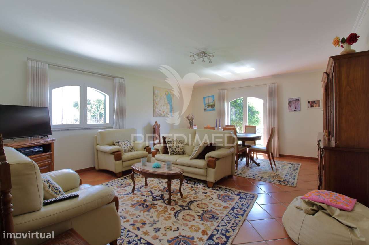 Moradia T3 r/chão e 1º andar com garagem e jardim em Esgueira, Aveiro - Grande imagem: 4/34