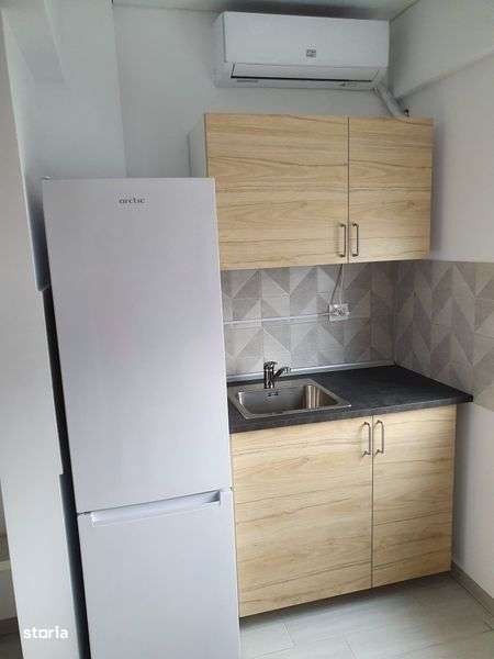 Inchiriere garsoniera complet mobilata + loc de parcare - Imagine principală: 5/8