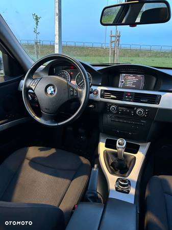 BMW Seria 3 318i - 7