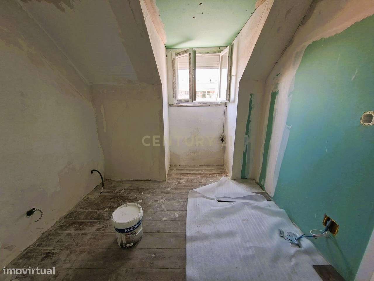 Apartamento Renovado em open-space na Penha de França, Lisboa-11