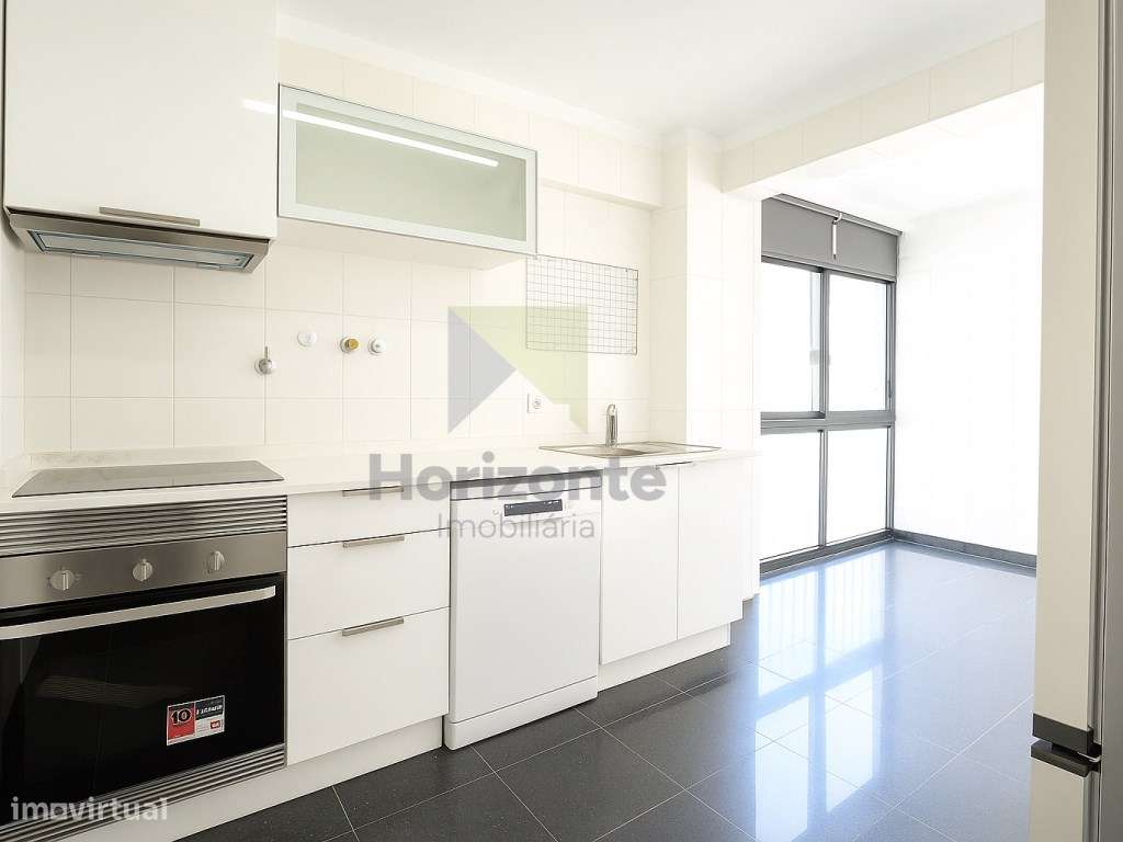 Apartamento T3 com Excelentes Áreas e Luminosidade - Campo Grande - Grande imagem: 1/30