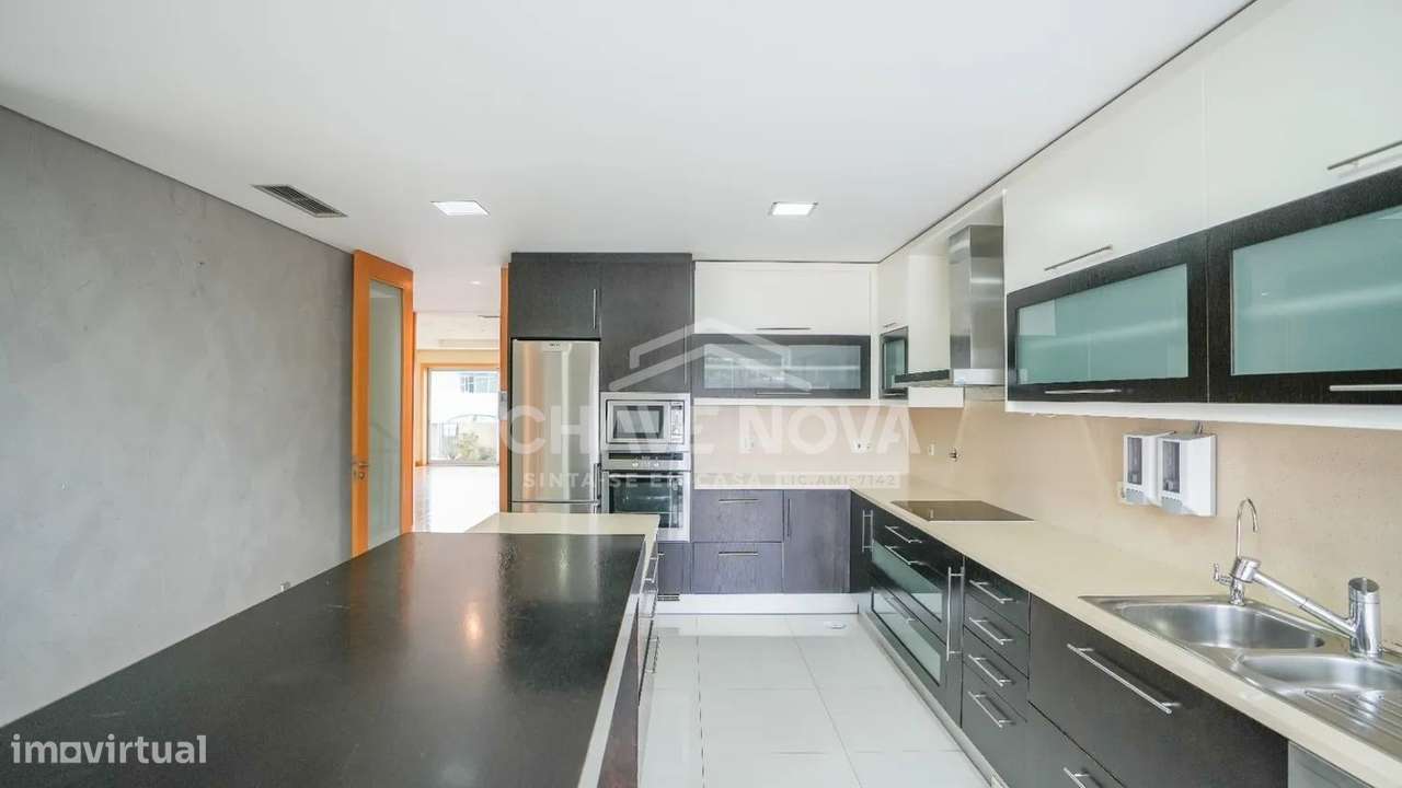 Moradia Geminada V4, situada em Pedroso,Carvalhos Vila Nova de Gaia.-8