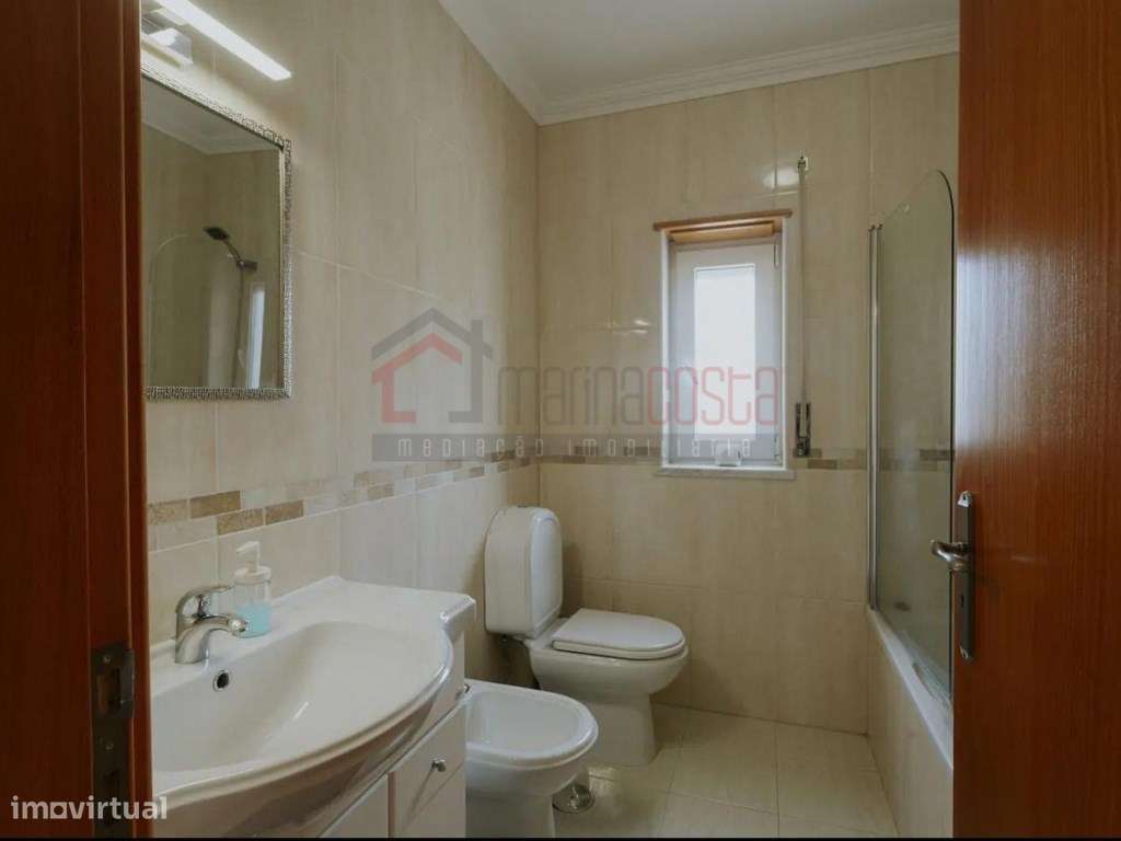 Moradia T3 com Garagem e Logradouro na Atouguia da Baleia-16