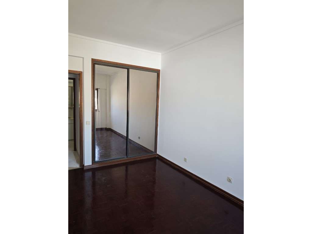 Apartamento no centro da Cova da piedade em predio de prestígio-10