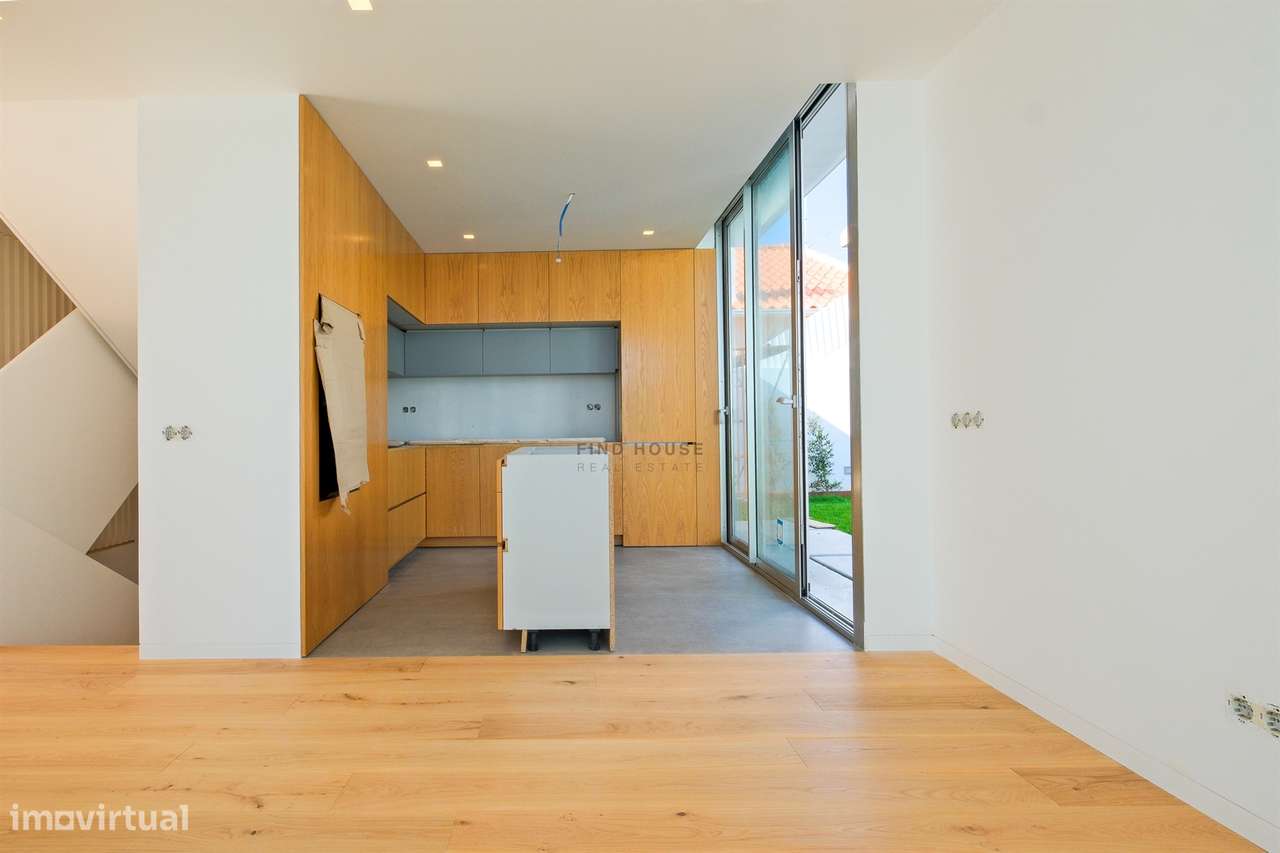 Moradia Isolada T4 com jardim e Garagem Box em Tires, São Domingos de-17